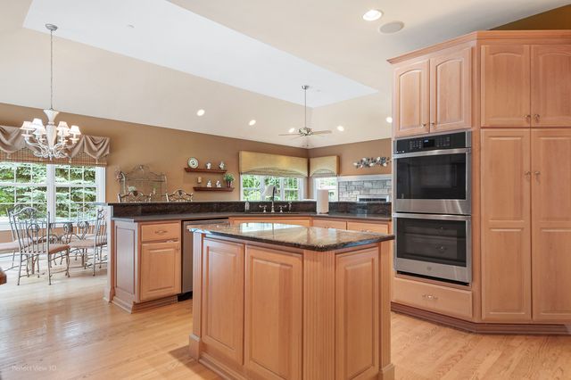 600 Haven Drive, Barrington, IL 60010