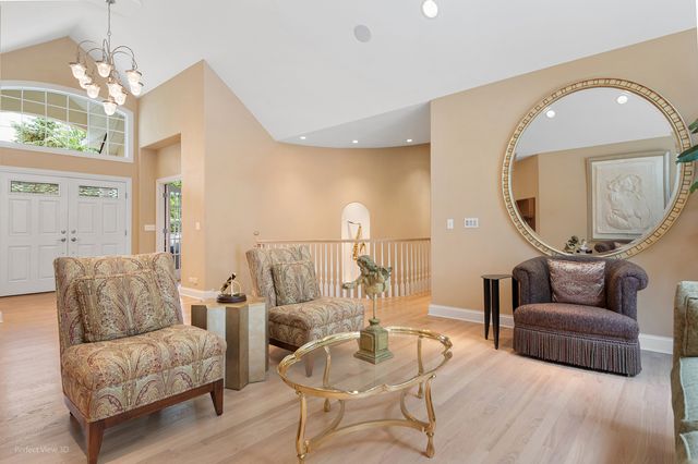 600 Haven Drive, Barrington, IL 60010