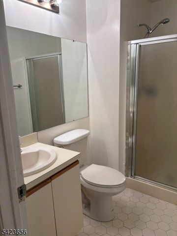 28 Rutgers Dr, Newark City, NJ 07103