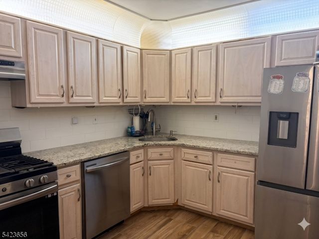 28 Rutgers Dr, Newark City, NJ 07103