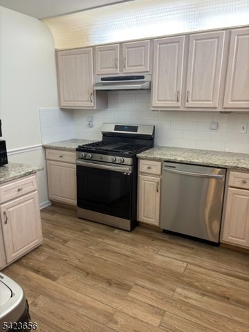 28 Rutgers Dr, Newark City, NJ 07103