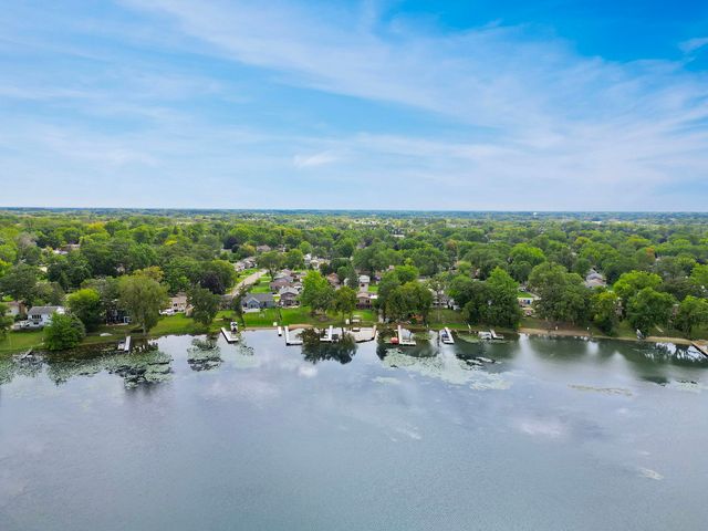 188 Oakwood Drive, Antioch, IL 60002