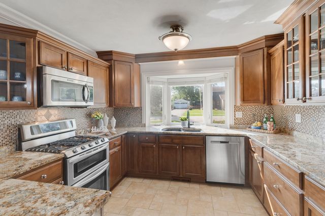 188 Oakwood Drive, Antioch, IL 60002