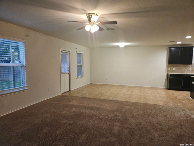178 Hidden Knoll, Selma, TX 78154
