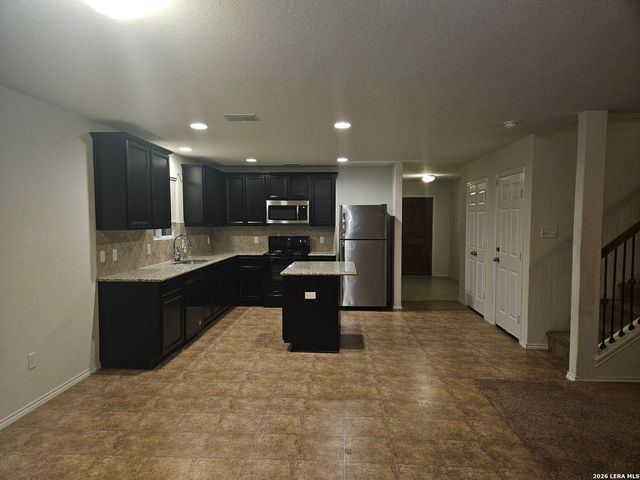 178 Hidden Knoll, Selma, TX 78154