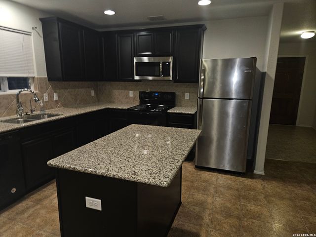 178 Hidden Knoll, Selma, TX 78154