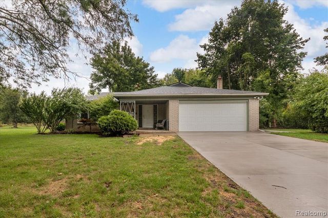 19230 Red Maple Court, Southfield, MI 48076