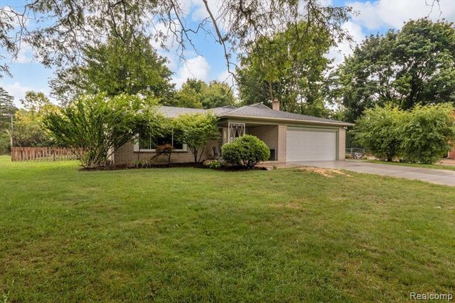 19230 Red Maple Court, Southfield, MI 48076