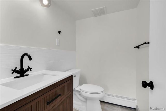 19230 Red Maple Court, Southfield, MI 48076