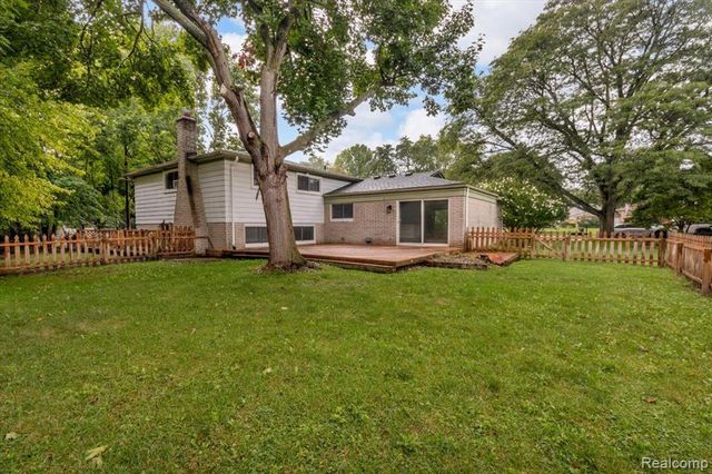 19230 Red Maple Court, Southfield, MI 48076