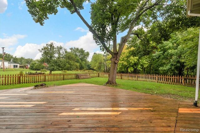 19230 Red Maple Court, Southfield, MI 48076