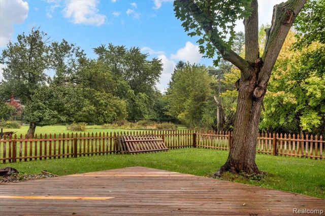 19230 Red Maple Court, Southfield, MI 48076