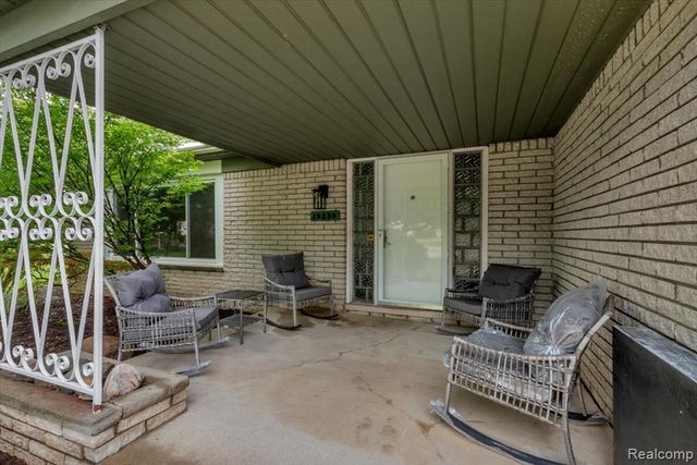 19230 Red Maple Court, Southfield, MI 48076