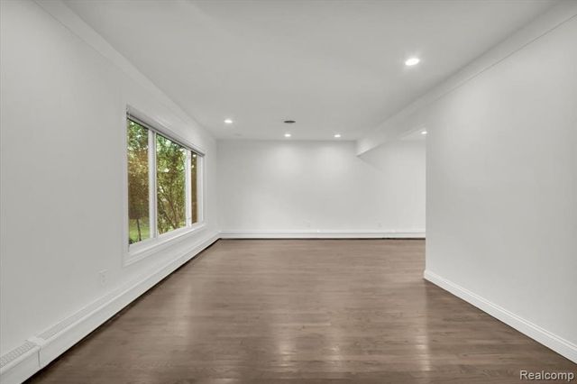 19230 Red Maple Court, Southfield, MI 48076