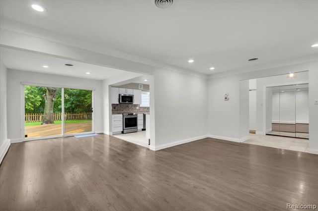 19230 Red Maple Court, Southfield, MI 48076