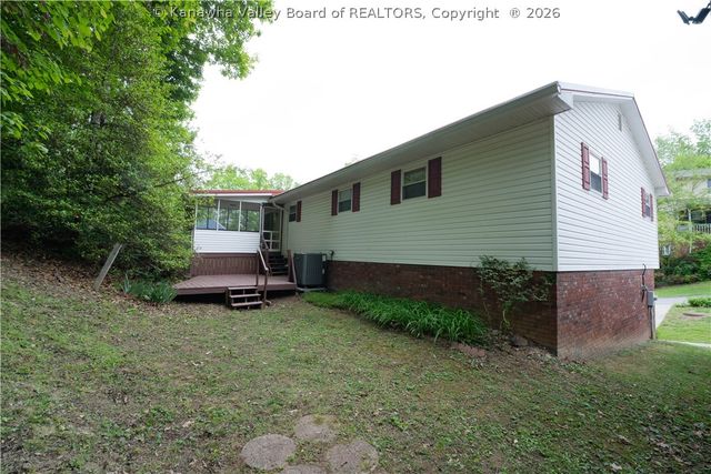 1003 Lynn Oak Drive, Charleston, WV 25313