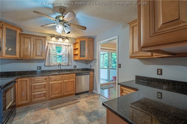 1003 Lynn Oak Drive, Charleston, WV 25313