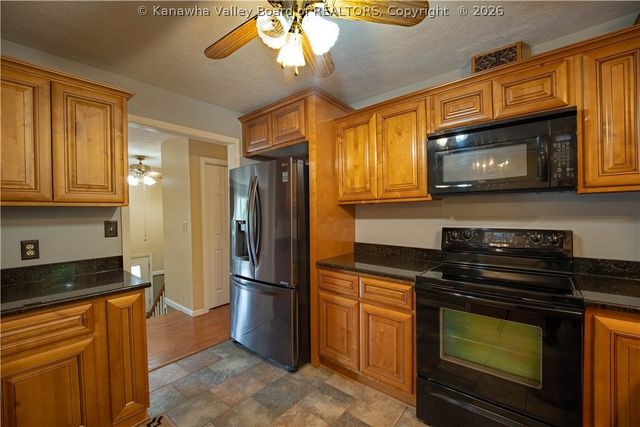 1003 Lynn Oak Drive, Charleston, WV 25313