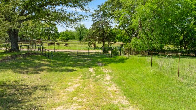 2000 COUNTY ROAD 2420, Honey Grove, TX 75446