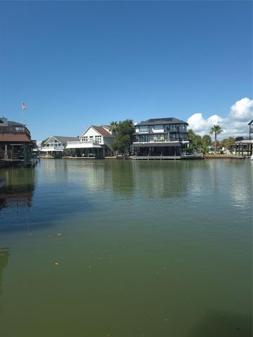 129 Quayside Drive, Tiki Island, TX 77554