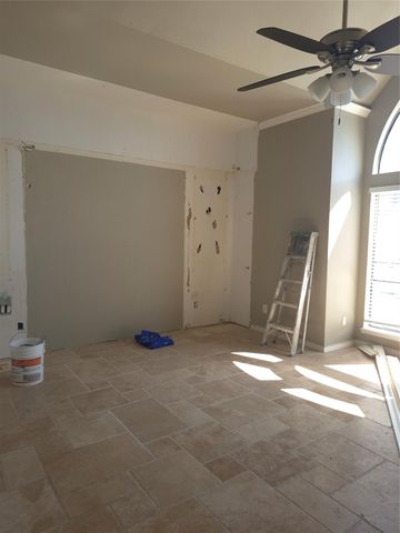129 Quayside Drive, Tiki Island, TX 77554
