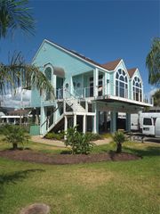 129 Quayside Drive, Tiki Island, TX 77554