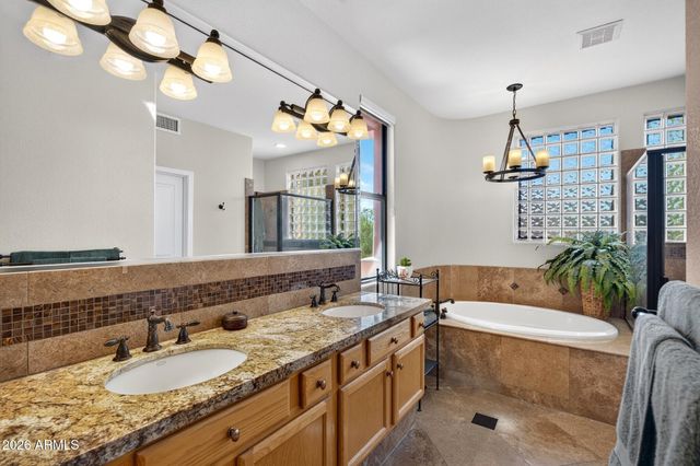 333 N PENNINGTON Drive 20, Chandler, AZ 85224