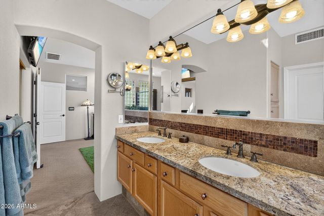 333 N PENNINGTON Drive 20, Chandler, AZ 85224