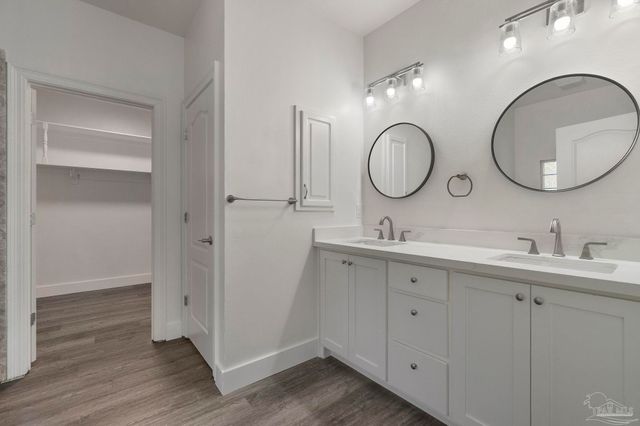 800 Shadow Ridge Dr, Pensacola, FL 32514