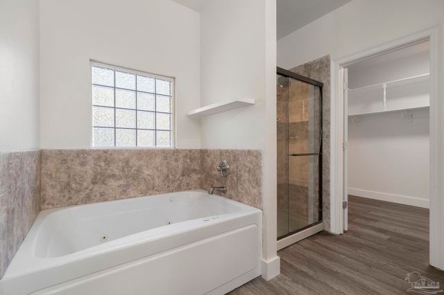 800 Shadow Ridge Dr, Pensacola, FL 32514