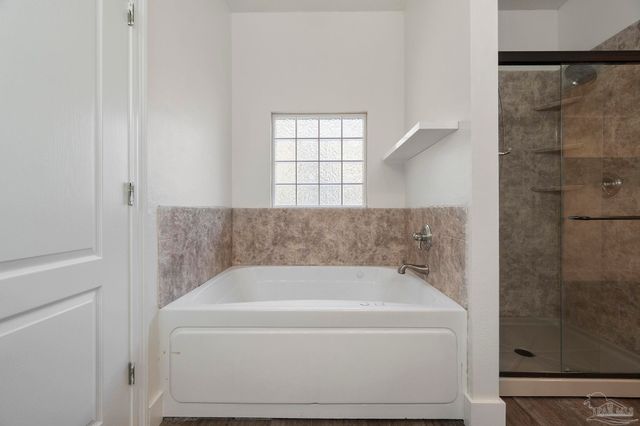 800 Shadow Ridge Dr, Pensacola, FL 32514