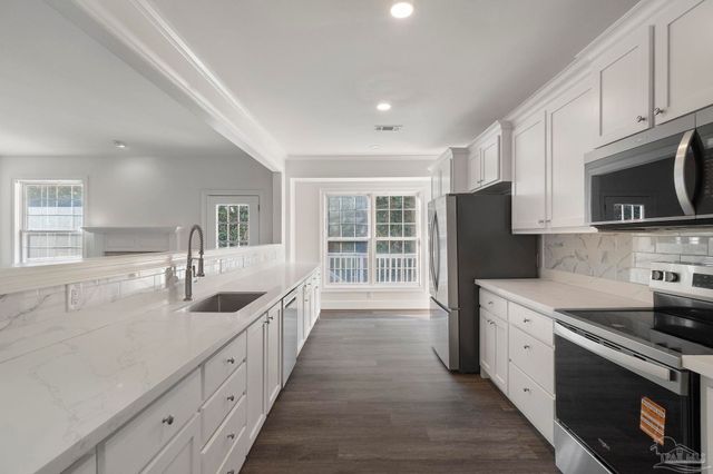 800 Shadow Ridge Dr, Pensacola, FL 32514