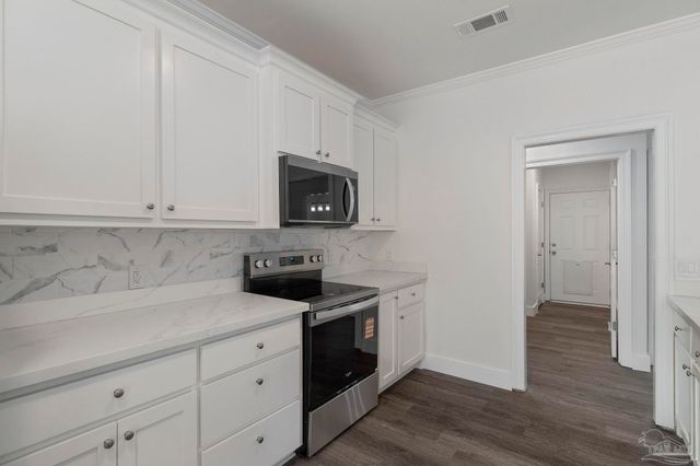 800 Shadow Ridge Dr, Pensacola, FL 32514