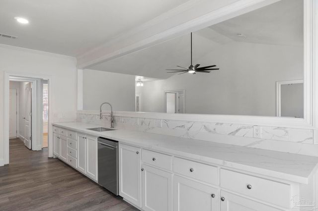 800 Shadow Ridge Dr, Pensacola, FL 32514