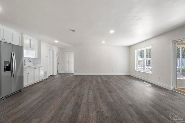 800 Shadow Ridge Dr, Pensacola, FL 32514