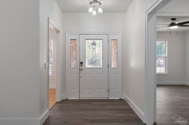 800 Shadow Ridge Dr, Pensacola, FL 32514