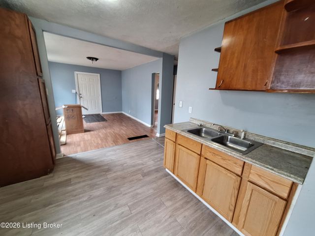 56 Nichols Dr, Louisville, KY 40215