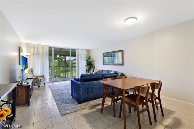 3 Bluebill AVE 206, Naples, FL 34108
