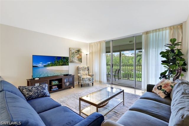 3 Bluebill AVE 206, Naples, FL 34108