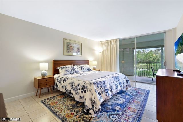 3 Bluebill AVE 206, Naples, FL 34108