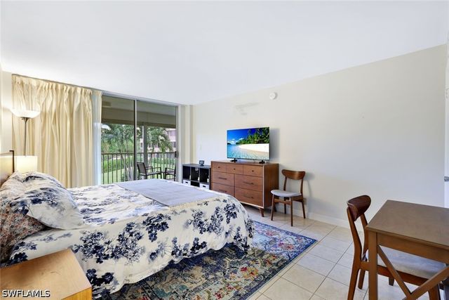 3 Bluebill AVE 206, Naples, FL 34108