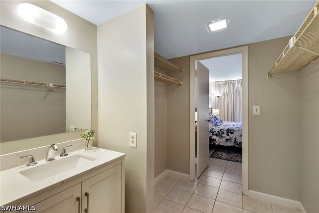 3 Bluebill AVE 206, Naples, FL 34108