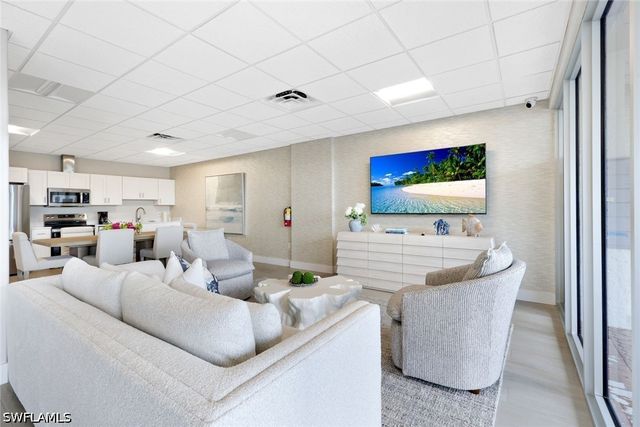3 Bluebill AVE 206, Naples, FL 34108