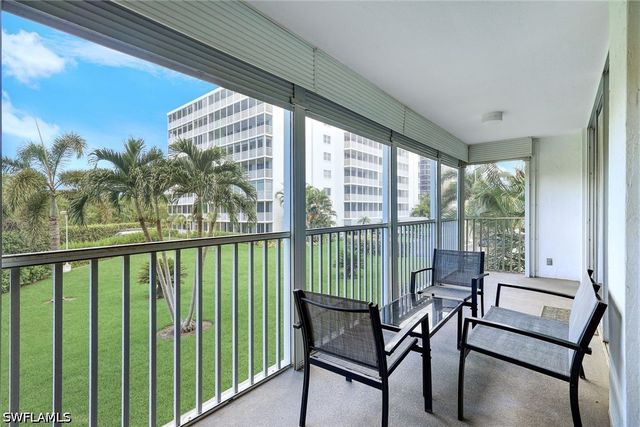 3 Bluebill AVE 206, Naples, FL 34108