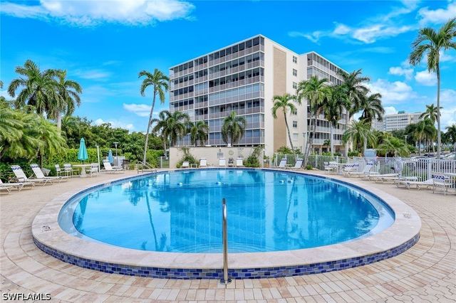 3 Bluebill AVE 206, Naples, FL 34108