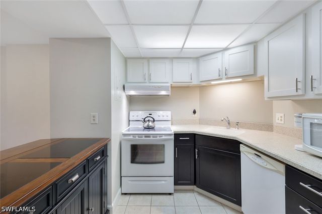 3 Bluebill AVE 206, Naples, FL 34108