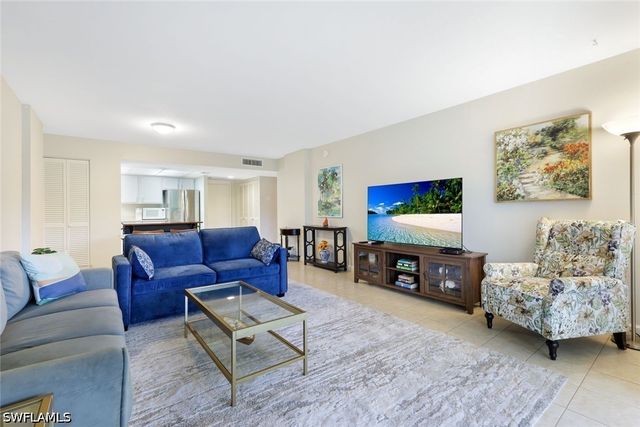 3 Bluebill AVE 206, Naples, FL 34108