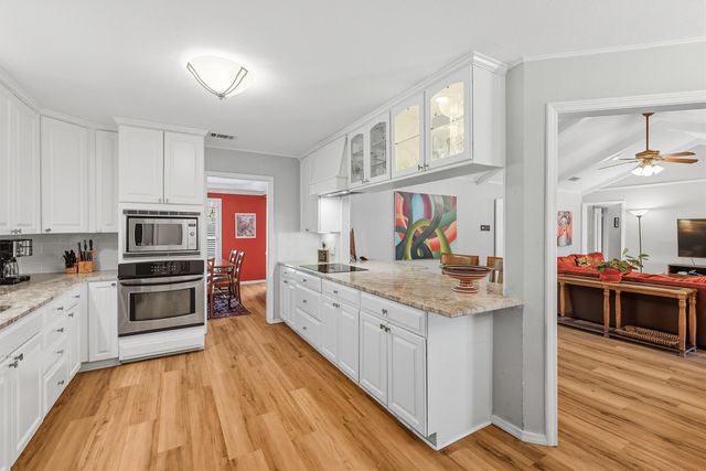 3904 Stonehenge Road, Fort Worth, TX 76109