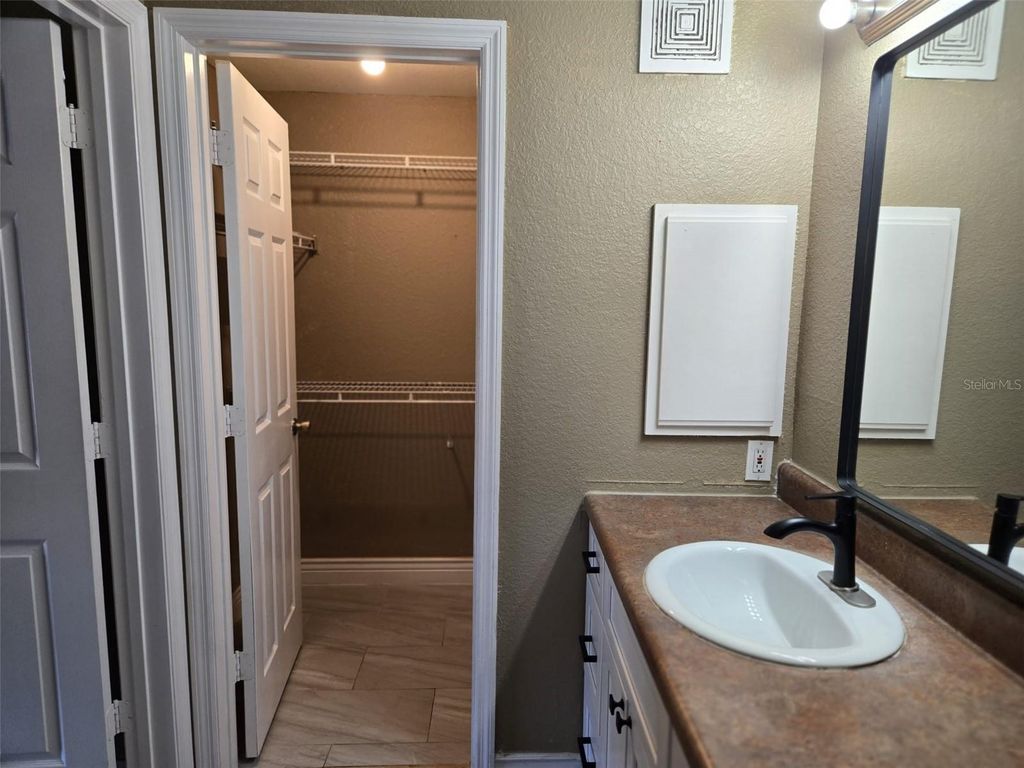 Image 15 of property listing at 3702 PALM DESERT LANE 5422, Orlando, FL 32839