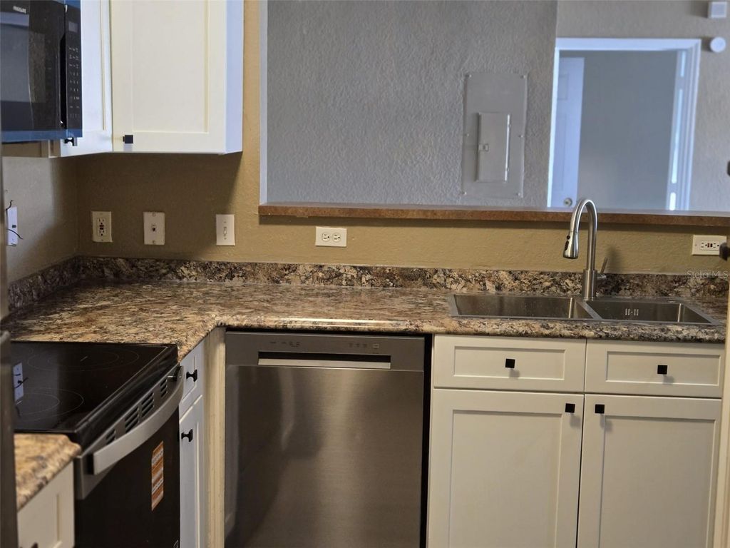 Image 5 of property listing at 3702 PALM DESERT LANE 5422, Orlando, FL 32839